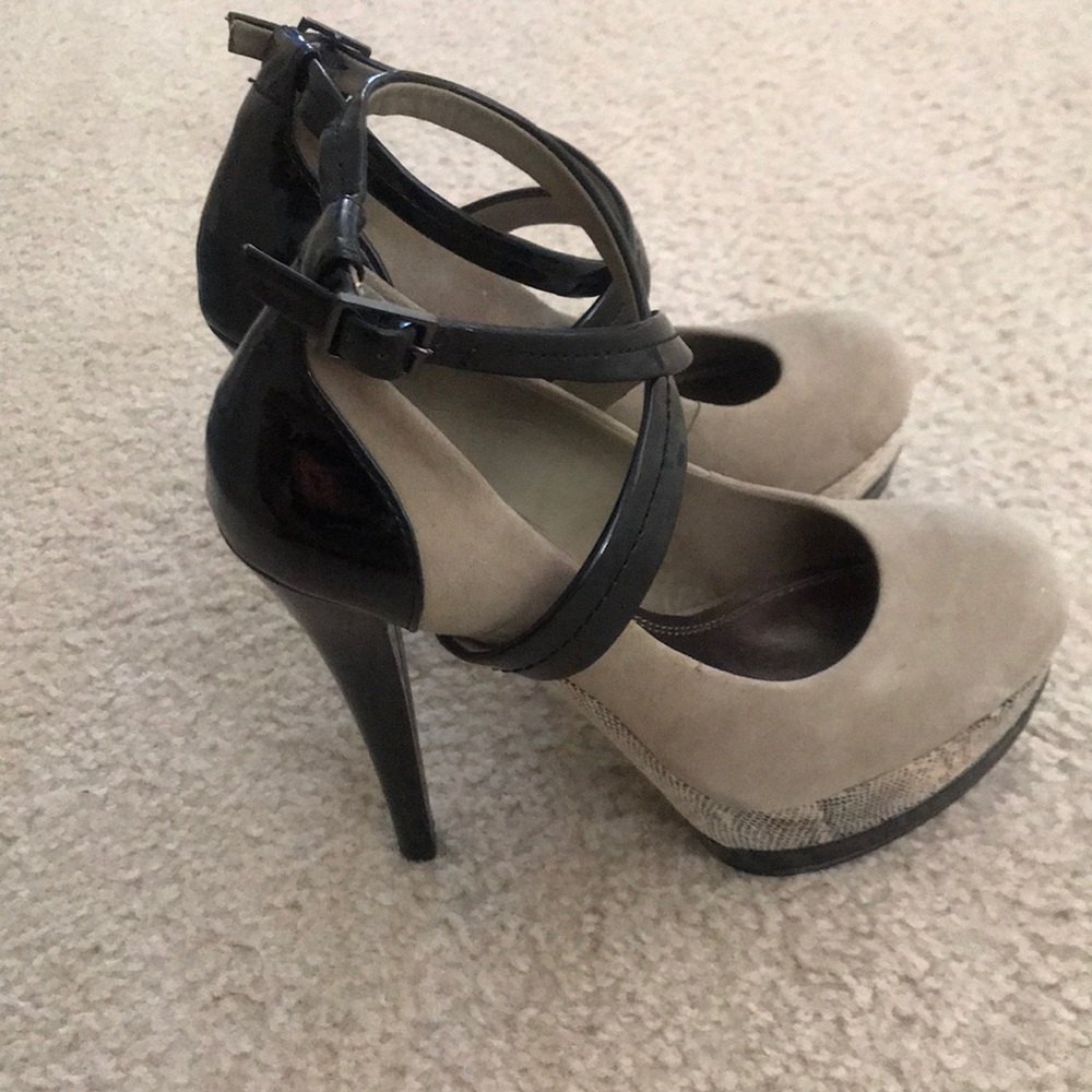 Shoes - Picture 2 of 5